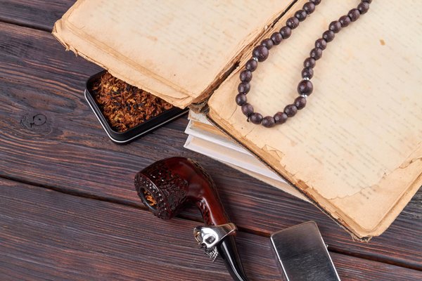 What Are the Unique Ways to Accessorize a Sheath Dress for Network Events?